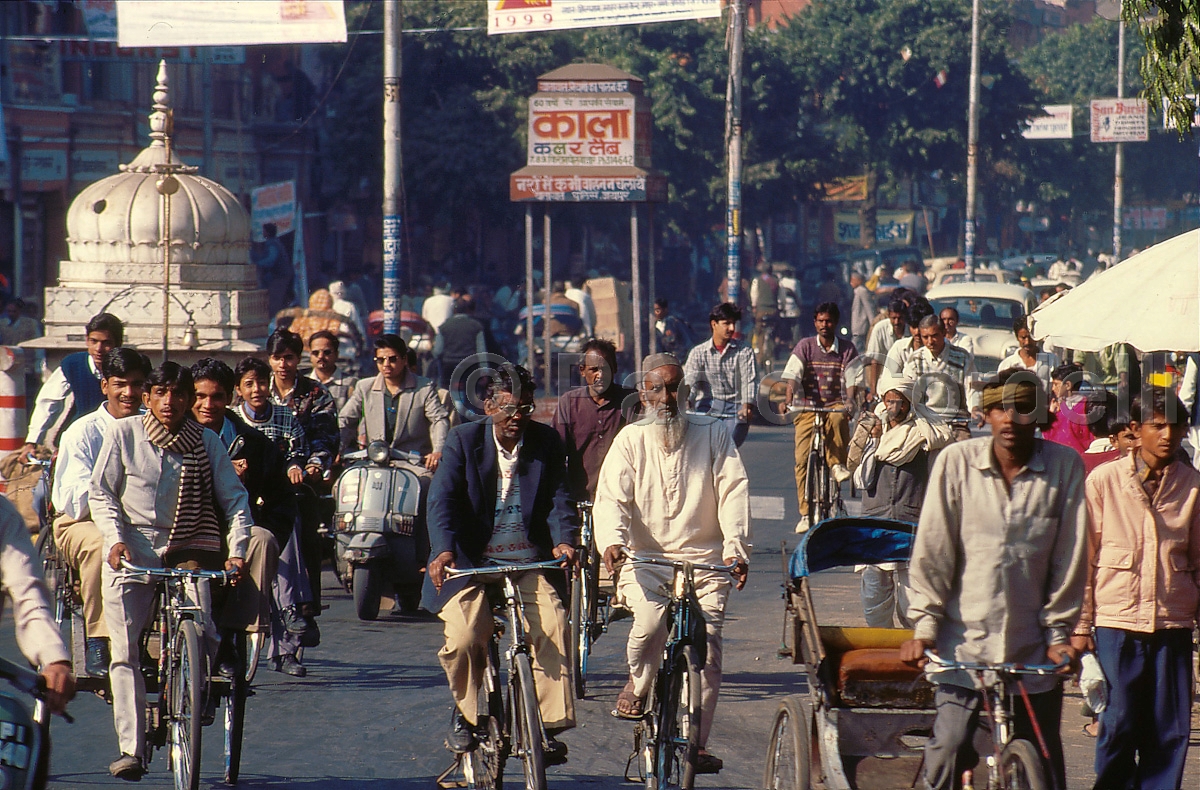 Street traffic, Jaipur, Rajasthan, India
(cod:India 28)